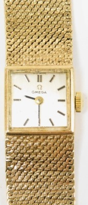 An Omega lady's 9ct gold case wristwatch, square silvered dial with batons, on a 9ct gold strap with snap clasp, 33g all in. - 2