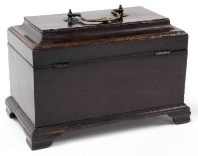 George III mahogany tea caddy, with a brass carrying handle, the hinged lid opening to reveal three recesses with metal containers, raised on bracket feet, 18cm high, 25cm wide, 15cm deep. - 4