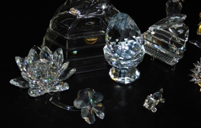 A group of Swarovski crystal animals, including a hedgehog, elephant, and a kangaroo, a grand piano, candle holder, vase of flowers, etc., together with RCR glass figure group of a pair of dancers. (a quantity) - 3