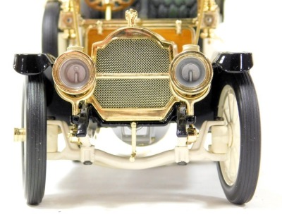 A Franklin Mint diecast model of a 1912 Packard Victoria, with details of the engine compartment and driving compartment layouts, boxed, with certificate. - 3