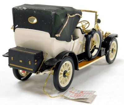 A Franklin Mint diecast model of a 1912 Packard Victoria, with details of the engine compartment and driving compartment layouts, boxed, with certificate. - 5