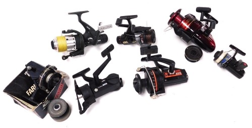 An assortment of various modern fixed spool fishing reels. (7)