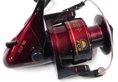 An assortment of various modern fixed spool fishing reels. (7) - 3