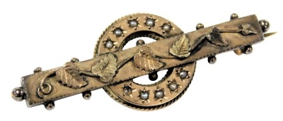 A Victorian 9ct gold and seed pearl set brooch, with embossed leaf decoration, 2.4g.