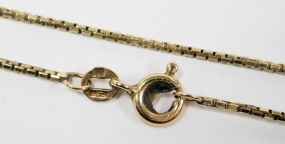 A 9ct gold box link neck chain, on a bolt ring clasp, 3.3g. - 2