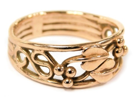 A 9ct rose gold band, with an open work design of mistletoe, size O, 3.0g.