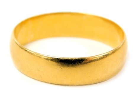 A 22ct gold wedding band, size R, 4.5g.