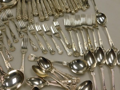 A group of silver plated King's pattern flatware, together with a pair of silver plated fish servers with mother of pearl handles, cased. - 5