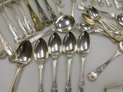 A group of silver plated King's pattern flatware, together with a pair of silver plated fish servers with mother of pearl handles, cased. - 6