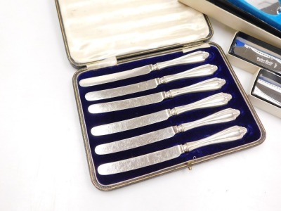 A set of six George V silver handled fruit knives, cased, Sheffield 1913, together with a silver Kings pattern handled cake slice, a cake knife, and a butter knife, all boxed. (4) - 2