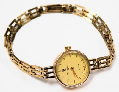 A Warwick lady's 9ct gold cased wristwatch, circular champagne dial, on a three bar bracelet strap, 12.1g all in. - 4