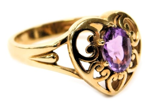 A 9ct gold and amethyst ring, in an open work heart shaped setting, size N, 3.3g.