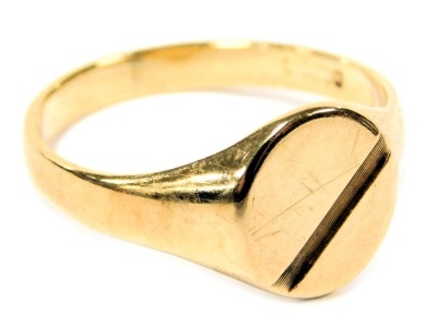 A gentleman's gold signet ring, size Z+1, hallmarks worn, 4.5g.