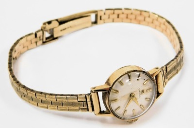 An Omega lady's 9ct gold cased wristwatch, the circular white dial with batons, on a brick link bracelet, boxed, 19.7g all in. - 4