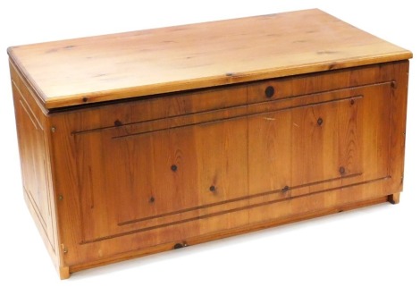 A pine blanket box, 43cm high, 88cm wide, 48cm deep.