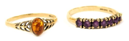 A 9ct gold and amethyst seven stone ring, size O, and a 9ct gold and amethyst single stone ring, size O, 2.6g.