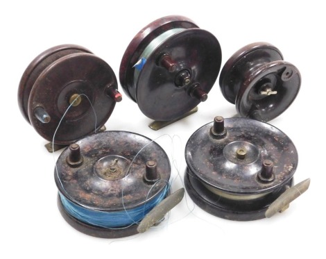 Three ELO Bakelite centre pin fishing reels, 10.5cm diameter, and two other vintage Bakelite centre pin reels. (5)