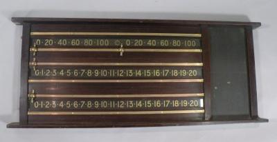 An early 20thC mahogany and brass billiard scorer