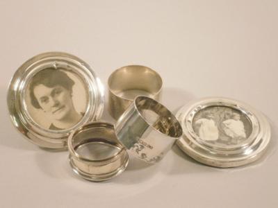 Five items of small silver