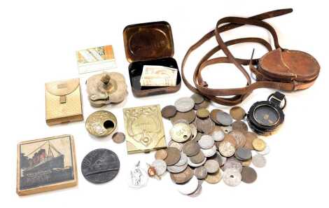 Various curios and trinkets, to include an Art Nouveau brass needle case, an RMS Lusitania medallion, mascot card case, pin badges, world coinage, etc. (1 tray)