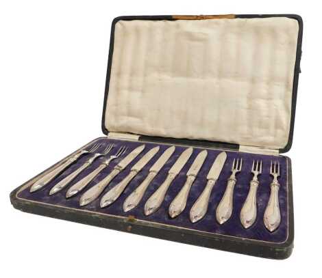 A set of six silver handled fruit knives and forks, with stainless steel blades, cased, Sheffield 1920.