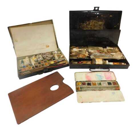 Artist materials, including a Windsor & Newton pallet, various watercolour paints, gouache, a Reeves student's colour watercolour set, turpentine, etc. (a quantity)