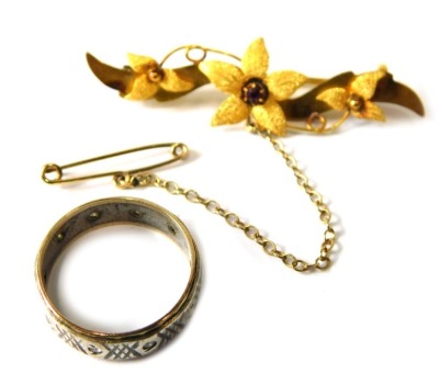 A dress ring and brooch, the dress ring set with CZ stones, unmarked yellow and white metal, and a 15ct gold Edwardian floral bar brooch, 1.5g all in, 4.5cm long.