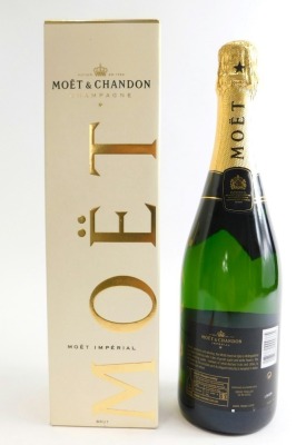 A bottle of Moët et Chandon Imperial Champagne, in original box and packaging. - 2