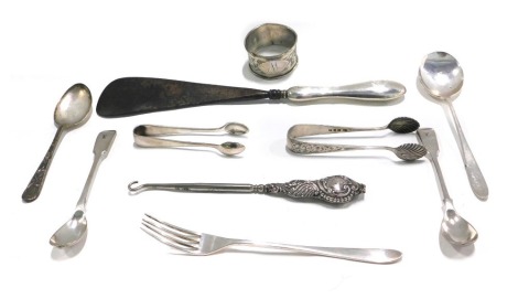 Various items of small silver and plate, to include silver napkin ring, sugar tongs, long handled spoon and fork, etc., weighable silver 2.97oz.