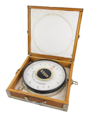 A set of Avon fisherman's scales, to weigh up to 10lbs, in fitted case.