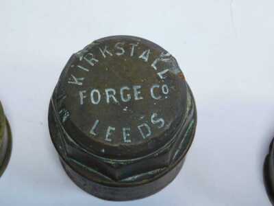 A group of brass cart hub caps for Kirkstall Forge Company Leeds, Rush and Hinson Nottingham and Mansfield, JE Hill Old Brampton, etc. (1 box) - 3