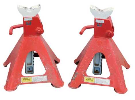 Two 6 ton heavy duty axle stands.