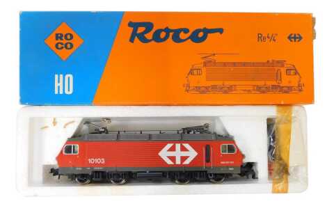 A Roco HO gauge RE4/4 1V electro locomotive of the SBB, in red livery, boxed.