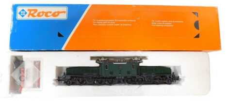 A Roco HO gauge class CE68II Krokodile locomotive of the SBB, boxed.