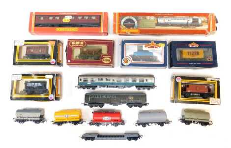 Dapol, Lima and other OO gauge rolling stock, include Palethorpe's vented van, Tri-ang Intercity buffet coach, Texaco tanker, Blue Circle Cement, Dappol brake van, etc. (1 tray)