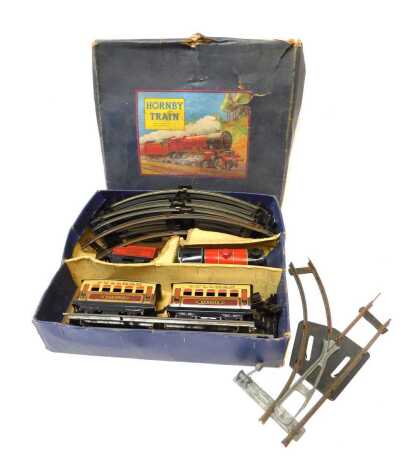 A Hornby train clockwork O gauge M1 passenger set, including locomotive and tender, two pullman coaches and track, boxed.