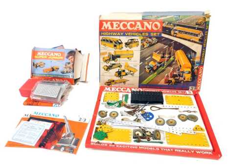 Meccano box sets, including Meccano number 3 and Meccano 2 Super Junior, boxed. (2)