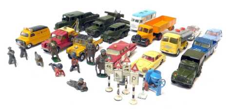 Dinky, Corgi and other diecast, including Corgi Toys Chevrolet Impala fire chief's car, Corgi Toys Aston Martin DB4, Corgi Toys Land Rover 109WB breakdown truck, Dinky Supertoys medium artillery tractor, Dinky Toys Bedford articulated lorry, etc. (1 tray)