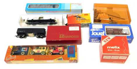 Various OO gauge tender, to include a Tri-ang Permanent Way Department carriage, Electrotrem HO gauge tender, railway posts, further OO and HO gauge accessories, together with a Hotel Luggage Labels of the 1930s three car diecast set.