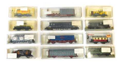 Various Trix, Fleishman and other HO gauge tender, for Shell, Gonzales Byass and Co, covered wagon, carriage, flat green wagon, etc. (1 tray)