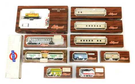 Various Lilliput HO gauge rolling stock, to include carriages, Alusuisse wagon, two Schwaben brau vans, etc. (1 tray)