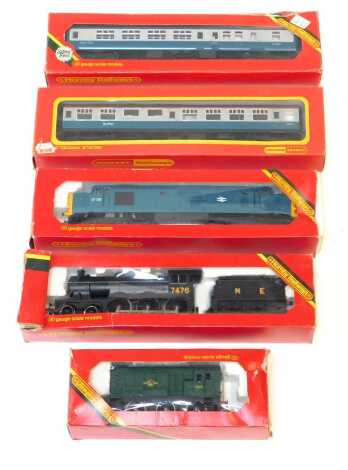 Hornby OO gauge locomotives and coaches, including R156 Class 08 diesel shunter, BR green LIVERY, Class 37 130 locomotive, BR blue livery, R150 4-6-0 Class B12 locomotive and tender, and two BR blue and grey Intercity coaches. (1 tray)