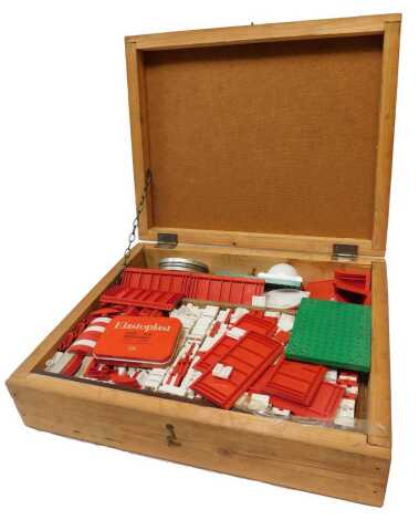 A Bayko building set, in pine box with Bayko building set number 4 instructions.