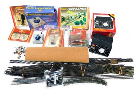 Hornby and other OO gauge track and accessories, to include Hornby Railways R900 power control, 36-560 Bachmann train control system, Javis Scenics, Hornby Railways R594 goods yard extension pack, signal, etc. (1 box)