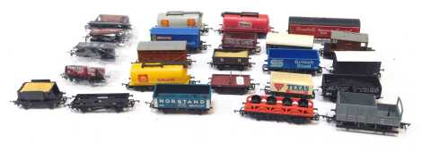 Hornby, Graham Farrish and other OO gauge rolling stock, including Shell tanker, Princess Royal Colliery five plank wagon, Campbell Soups Limited Procor wagon, cattle truck, Southern Railways plank wagon, etc. (1 tray)