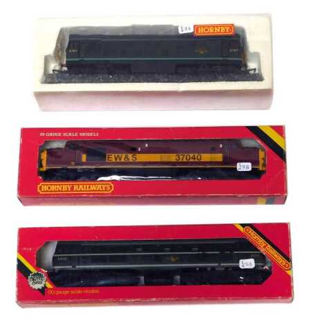 Hornby OO gauge locomotives, including 37040 class 37 locomotive in EW&S livery, a Hornby R357 class 31 locomotive, D5573 in BR green, and a Hornby class 25 locomotive D7571 in BR green, in associated boxes. (3)