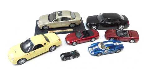 Diecast, including a Maisto Jaguar S Type scale 1-18, a Thunderbird in pale yellow, Burago Chevrolet Corvette 1997 scale 1-24, Ferrari 250 LM in blue, etc. (1 box)