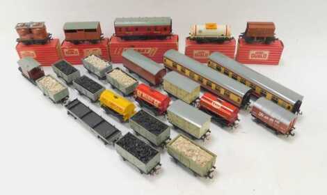 Hornby OO gauge carriages, to include White Rose M4183, Esso Royal Daylight paraffin tanker, coal trailers, boxed examples to include mineral wagon, etc. (1 tray)