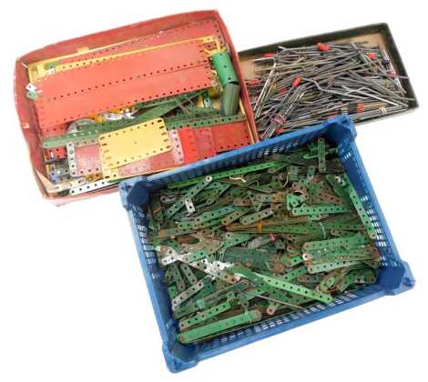 A quantity of loose Meccano.