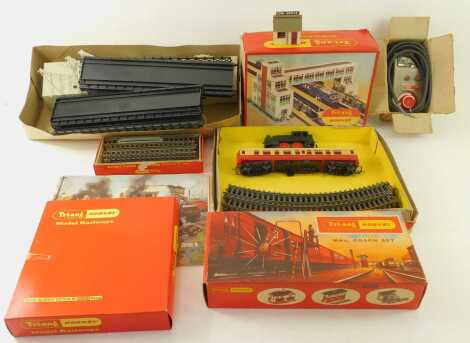 Tri-ang Hornby OO gauge, to include Weyside Station, R1, Station Construction set, Operating Mail coach set, power unit, suspension bridge, track, etc.